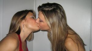 ladies making out